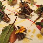 シマアジ、明石の蛸、赤海老、ホタテ、鯛、穴子などのサラダ。