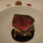 岩手黒毛和牛の燻製、ゴルゴンゾーラとマッシュポテトあえ