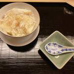 道人 - 飯　　　蒸: 茶懐石の作法に則りお茶碗の底に餅米が・・・後はそれを圧倒的に凌駕する蟹と季節の栗と銀杏。大変豪華なお雑炊です。