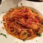 OSTERIA Luce' d' Oro - 海老とトマトのパスタ。