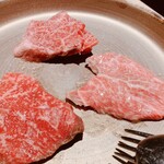 完全個室焼肉 GYU - 赤身2種と特選ハラミ^ - ^