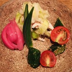 鶏一途 - 蒸し鶏と浅漬けキャベツの前菜盛り