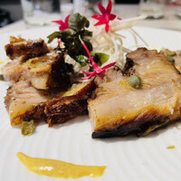 カロッツァ - 魚介NGなので、カルパッチョ・お刺身な皆さんとは別に僕だけ熊本産の豚バラステーキ