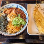 丸亀製麺 - 釜玉担々うどん＋サンマ天