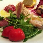 ラ・テンダ・ロッサ - ランチ 前菜。
      昼からワインが。