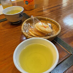 だるま家 - 食前のサービス。食後にチョコレートもいただきました。（サービス内容は、その時々によるかも知れません）