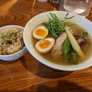 だしが命の塩らーめん ぎょぎょぎょ_0