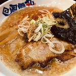 Noukou Tsukemen Fuuum Maru - 背脂浮く豚骨スープ