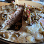 ウト・ウーク - ５種キノコハンバーグの断面