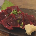 大衆酒場 手作りギョウザ やっさん - クジラ刺し