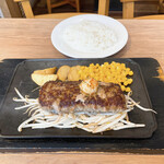 レストラン せんごく - 【2021年09月】ステーキハンバーグ200g＠1,290円（ライス、スープ付き）、提供時。