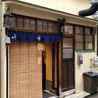 高柿の鮨 - 路地裏に入口