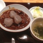 羅かん - 東京駅ナカのおでん屋さんで牛スジ煮込みに黒玉コンニャクトッピング