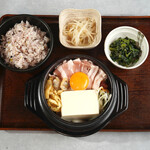 韓式純豆腐鍋午餐套餐 (米飯:白米飯or十五穀米/韓式拌菜2種)