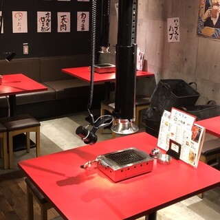 You can enjoy Yakiniku (Grilled meat) in a spacious seat♪