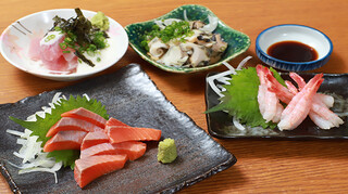 Rakushou Sakaba Gojigoji - お魚料理も新鮮、マグロ、サーモンもまさかの300円！！