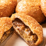 ペンギンベーカリー - 料理写真:カレーパン3種