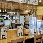 鉄板居酒屋 若丸 - 広めで温かみのあるくつろぎ和空間