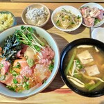 ミハラ キッチン - ■海鮮ユッケ丼定食