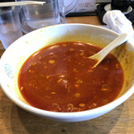 四川 - 真っ赤なスープ。凶悪な辛さ。いい汗噴き出ます