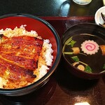 うなぎ藤波 - ランチの「鰻丼」、肝無し吸い物、御新香、小鉢（茄子の煮浸し）