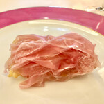 ペレグリーノ - 揚げたてサクサクのトルタフリッタに乗せて　旨味が口の中で溶け出します♪