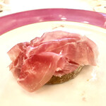 ペレグリーノ - ジベッロ村のクラテッロネロ　希少な黒豚　この希少な逸品は全てペレグリーノに　日本ではここでしか食べられません。