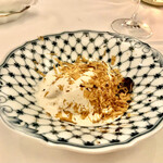 ペレグリーノ - 作り立てマスカルポーネジェラート　削りたてのヘーゼルナッツが香ばしい。シチリア産デザートワインのブックラムを一振りすると極上の旨さに！