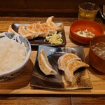 肉汁餃子のダンダダン - 肉汁焼餃子定食、追加(3個)焼餃子