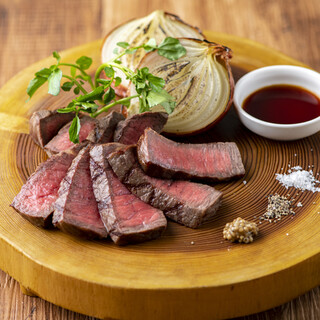 Carefully selected Japanese beef such as A5 Yonezawa beef and Yamagata beef