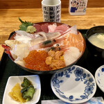 Minato Shokudou - 特選おまかせ丼、ご飯少なく！