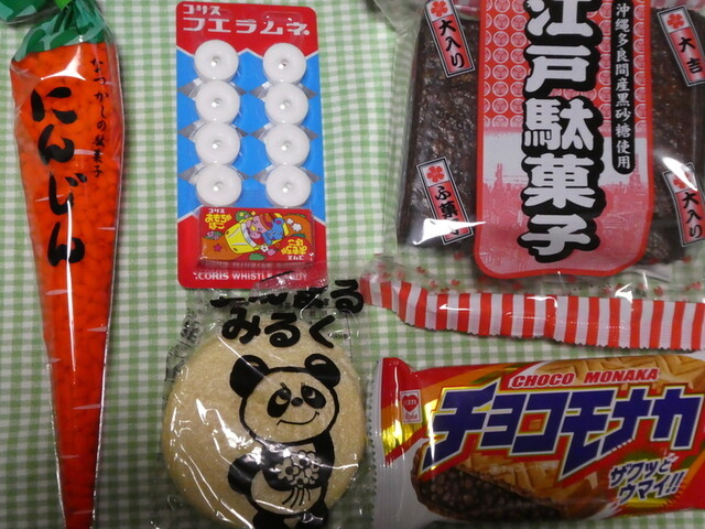 お菓子だけでなく玩具も豊富な駄菓子屋さん』by Position : 杜屋文化堂