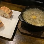 MILLE FIORI - カマンベールチーズのアヒージョ（バケット2ケ付き）（￥900）