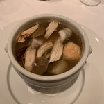 ル・マノアール・ダスティン - 松茸や旬の魚の贅沢なハーモニー　鱧の旨み豊かな熱々のスープ仕立て