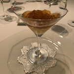 ル・マノアール・ダスティン - 五十嵐さんのクラブNYX時代以来のスペシャリテ　人参のムースコンソメのジュレ雲丹添え　コンソメも濃すぎず、いい感じです。