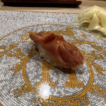 うを徳 - 宮城の赤貝のにぎり