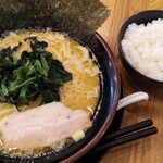 横浜家系ラーメン でら家 - ラーメン