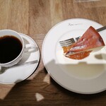 ペーパー ムーン - ブレンドコーヒー＆アプリコットチーズケーキ