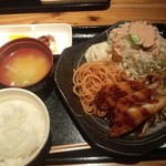 Chizuattosan - ボリュームあるランチは品数も豊富！
                      ご飯のおかわりOK
                      食後のドリンク 100円 デザート200円をあわせても ほぼ千円でお釣りがくる。