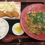 ラーメンとやきそば あかぞう - 特製醤油やきそば白身魚フライセット