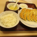 ぎょうざの満洲 - W餃子定食650円。