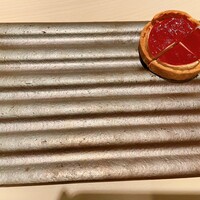 L'éclaireur - フォアグラのムース/ トマト ハイビスカスのジュレ