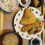 おせっかい食堂 KAINA - アジとブリとタイでした。種類は日替わりかも？