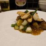 小菜一碟 - 和牛と松茸の炒め(オイスターソース)