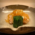 道人 - 淡路伊勢海老の炙り。レアでブリッとした歯ごたえが残り、さすが伊勢海老です。噛みしめるのが楽しい。コクのある海老味噌を軽く出汁酢で滑らかにしています。