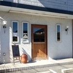 お店の外観　テナントの１階に