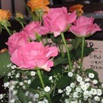 赤乃れん - 女将さんが御家族にプレゼントされた還暦の御祝いの花束が生けられていました