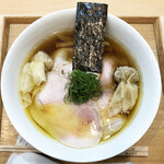 飯田商店 - わんたん入りしょうゆチャーシュー麺（1980円）