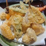 蕎麦処 一休 - 揚げたての美味しそうな天ぷらの山ｗ