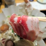 瓢喜 - 肉（六白黒豚）を摘まんでしゃぶしゃぶ